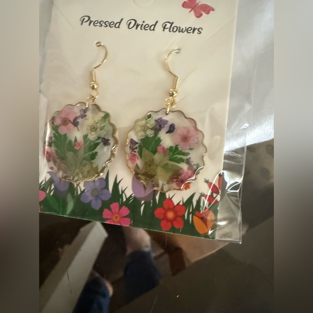 🐿️Floral Pressed Flower Drop Earrings - Gold Trim - Women Jewelry- NEW- Boutique
